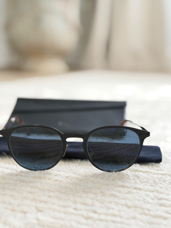 Dior Essential RU matte black sunglasses